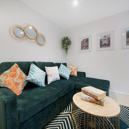 1 Bed House, Free Parking, 15 Minutes From Cheltenham Races Gloucester Zewnętrze zdjęcie