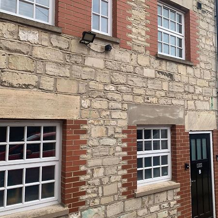 1 Bed House, Free Parking, 15 Minutes From Cheltenham Races Gloucester Zewnętrze zdjęcie