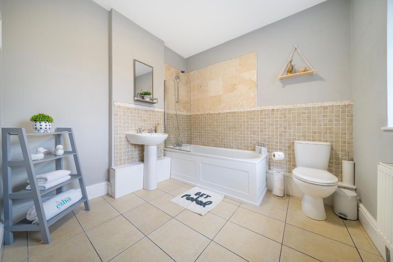 1 Bed House, Free Parking, 15 Minutes From Cheltenham Races Gloucester Zewnętrze zdjęcie