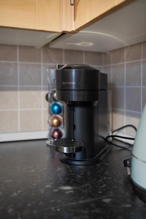 1 Bed House, Free Parking, 15 Minutes From Cheltenham Races Gloucester Zewnętrze zdjęcie
