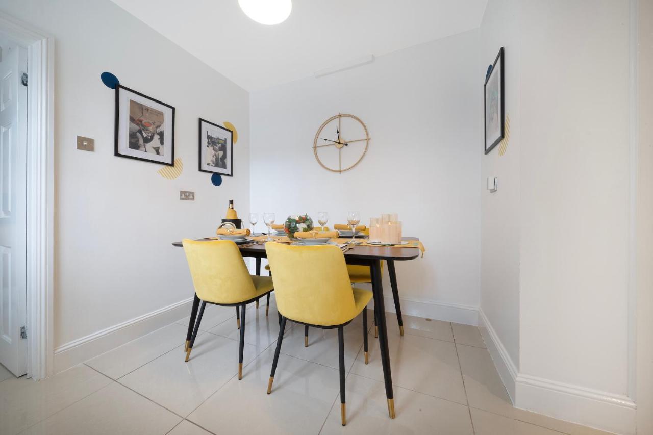 1 Bed House, Free Parking, 15 Minutes From Cheltenham Races Gloucester Zewnętrze zdjęcie