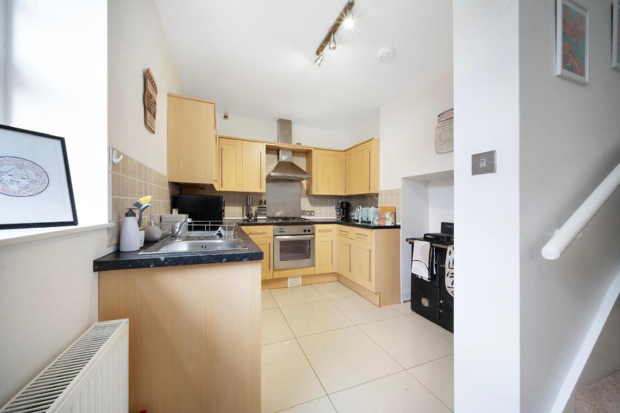 1 Bed House, Free Parking, 15 Minutes From Cheltenham Races Gloucester Zewnętrze zdjęcie