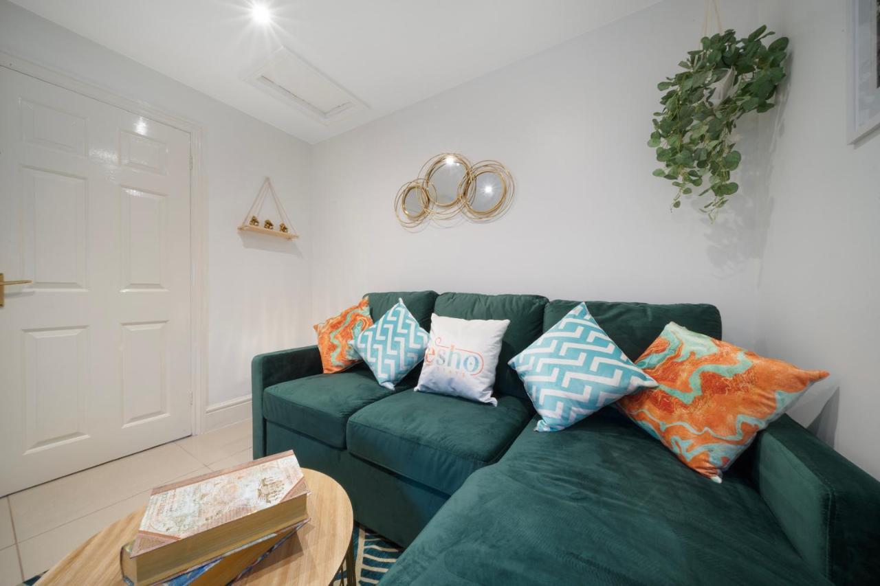 1 Bed House, Free Parking, 15 Minutes From Cheltenham Races Gloucester Zewnętrze zdjęcie