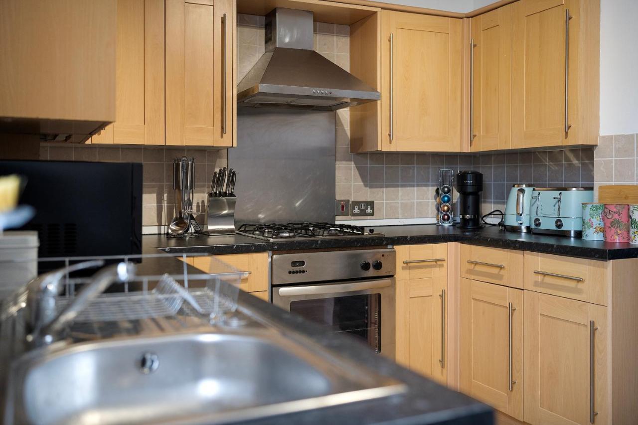 1 Bed House, Free Parking, 15 Minutes From Cheltenham Races Gloucester Zewnętrze zdjęcie